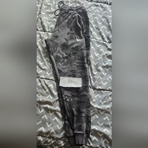 Young LA BLACK CAMO JOGGERS